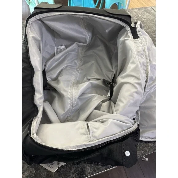 Kipling Darcey SmallRolling Luggage 22 WL4766 (Black)